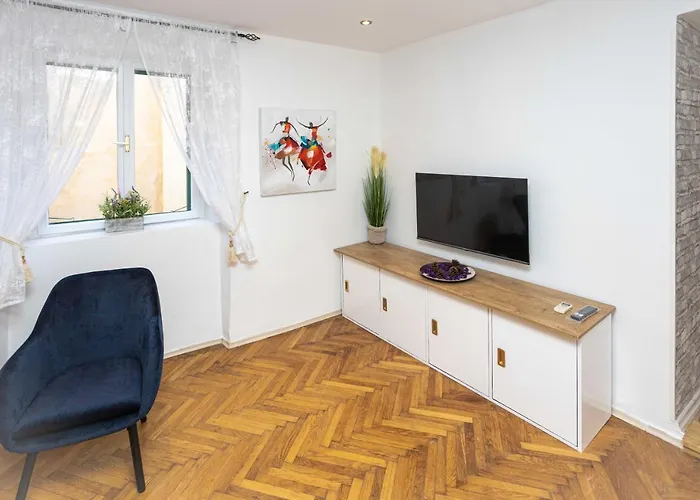 Daloro Apartment Split